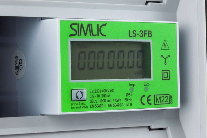 Bi-directional electricity consumption and production meter (3-phase, digital, 4-module), with reset function, MID, SIMLIC